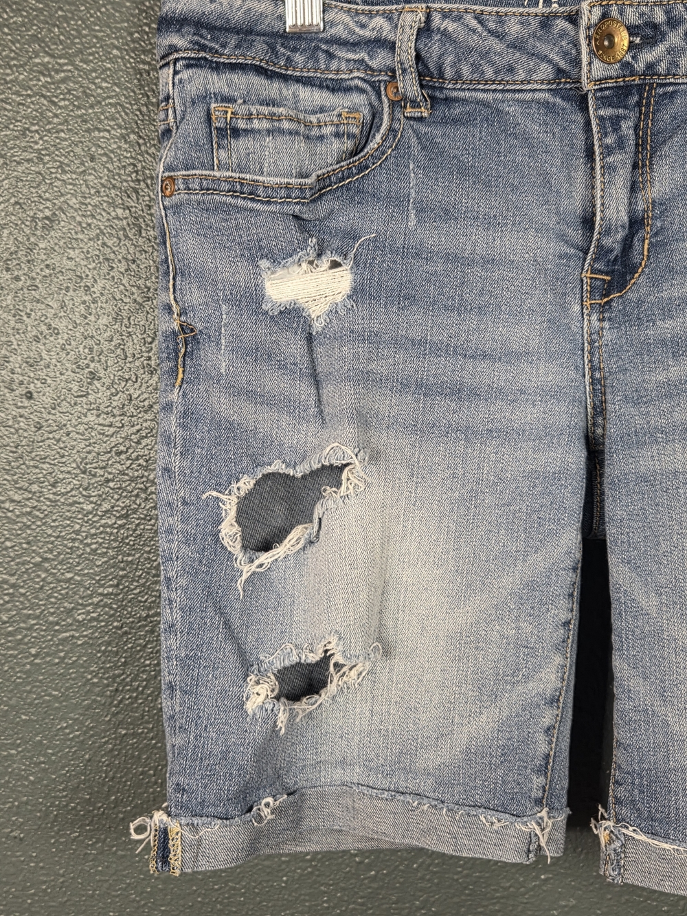 AEROPOSTALE Women's Distressed Bermuda Jean Shorts - Medium Wash Cuffed Denim - Picture 3 of 6